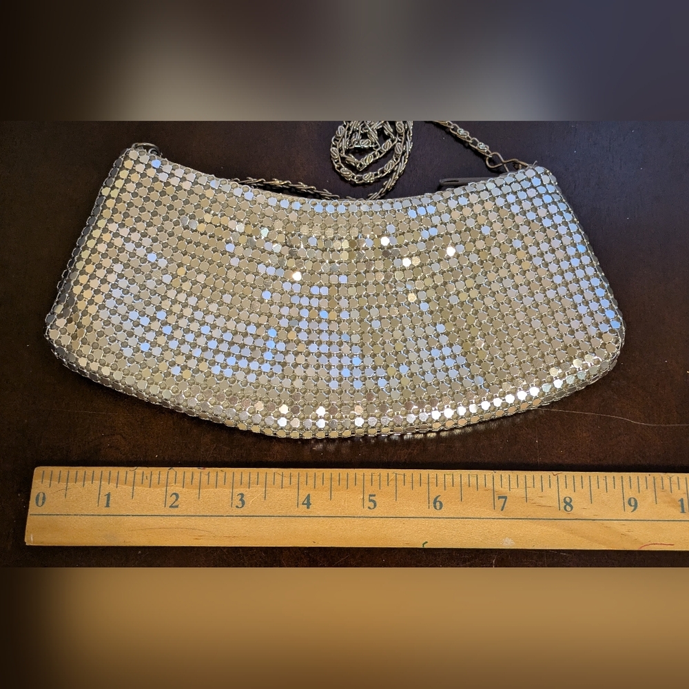 Soft and light Metal Mesh Evening Bag. - Picture 6 of 10